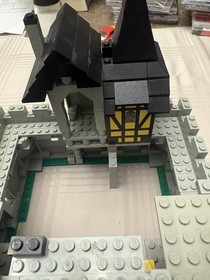 Legoland Castle Black Falcons 6074 Black Falcon's Fortress Near Complete Read