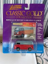 Johnny Lightning 1999 Classic Gold 1960 s VW Volkswagen Bus Red Blue