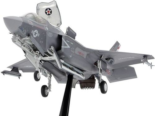Kit modellino Tamiya 1/48 Lockheed Martin F-35 B Lightning II 61125 - Foto 5 di 5
