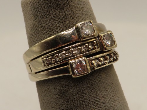 14K WHITE GOLD 3-LEVEL RING w 3 RBC DIAMONDS & 14 RBC ACCENT DIAMONDS - SIZE 7*