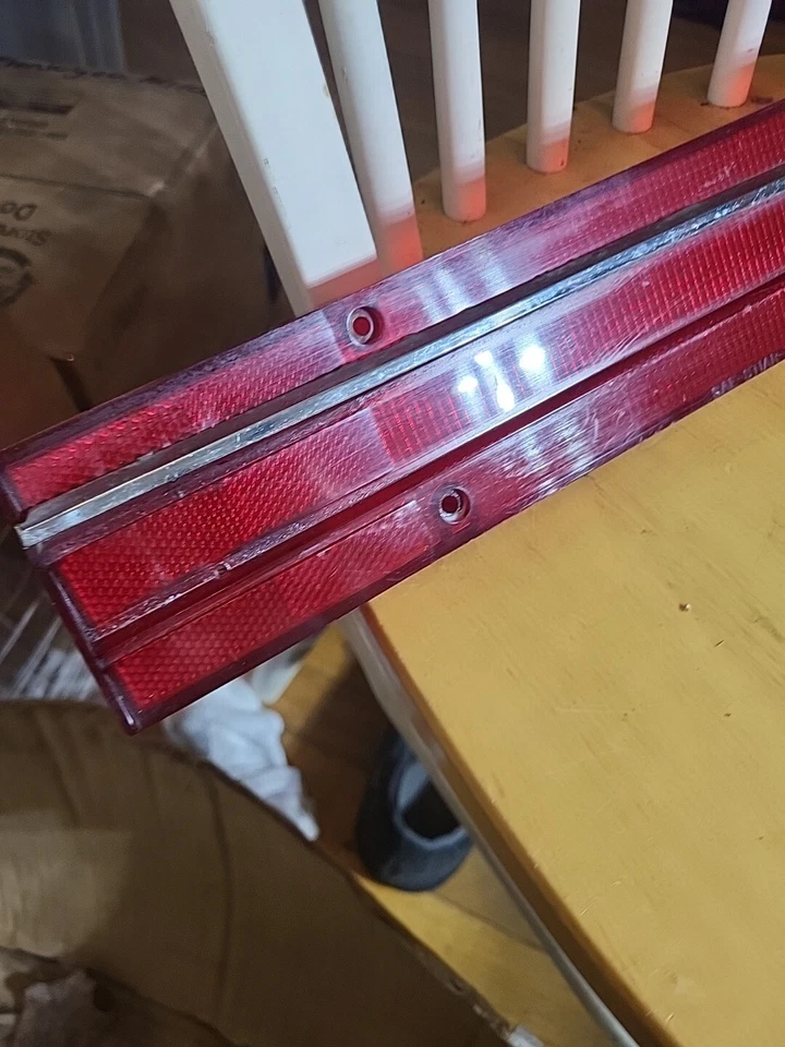 Chrysler New Yorker MoPar Pass 1970 70 LÁMPARA TRASERA LENTE OEM Sae Stiar-70 canales  Foto 3 de 4