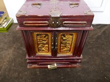 ancienne boite à fard chinoise,bois laqué,psychée,panneaux sculptés,23x23xH26cm