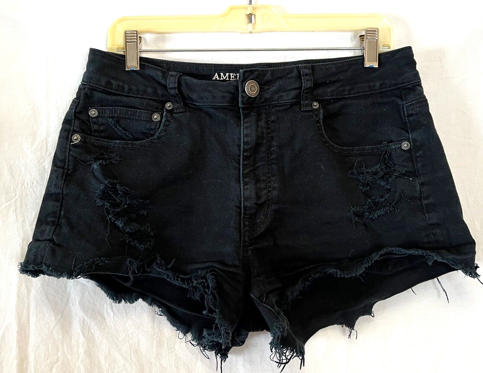 https://www.adjovan.com/american-eagle-jean-shorts-size-12-black-distressed-RUFBH1lTWV9AWV4X