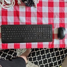 Microsoft 1738 Wireless keyboard Mouse set - INCLUDES DONGLE -