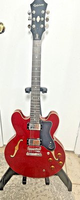 Epiphone ES-335 Semi-Hollow Body Guitar - Cherry Red - w/Hardshell Case.
