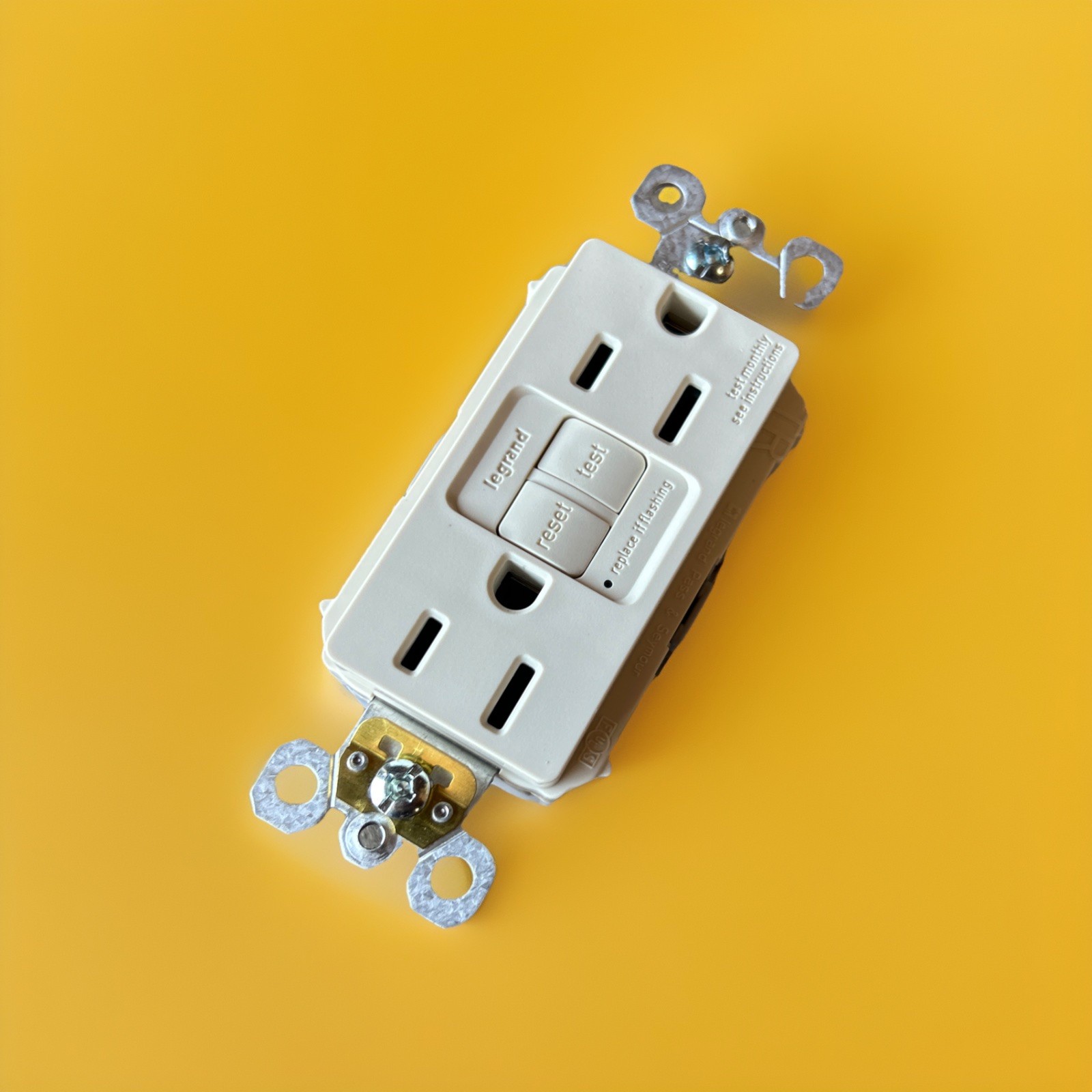 🔥2 Units ~ Legrand Pass & Seymour 1597TRLA 15A Tamper-Resistant Self-Test🔥