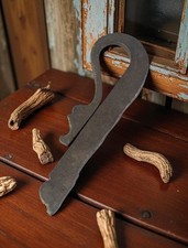 Old Hand Forged Iron Blacksmith Fire Striker Primitive Collectible Flint G19-94