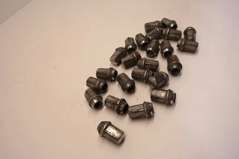 Juego de 24 tuercas de rueda Chevrolet Tahoe 2008-2017 Foto 4 de 4