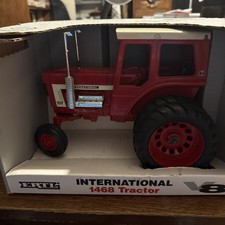 Ertl International V-8 1468 Diecast Tractor 1/16 Scale USA 1993 4601