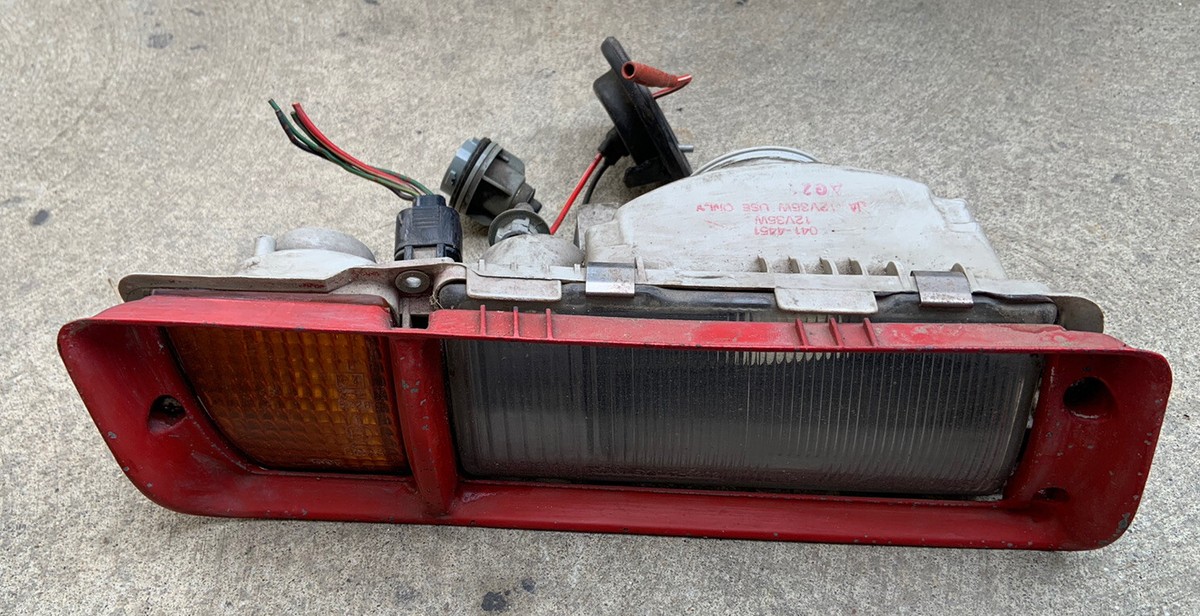 らせん音源 哀灯 OEM 1983-1989 Mitsubishi Starion Dodge Conquest Fog Signal Light