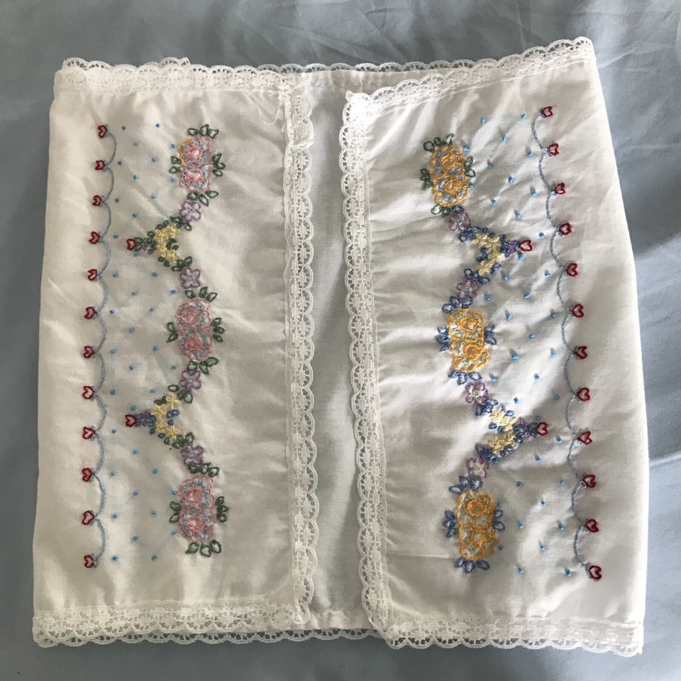 Dresser Scarf Runner Embroidered Heart Floral White Lace Edging 36” x 14” - Image 4 of 4