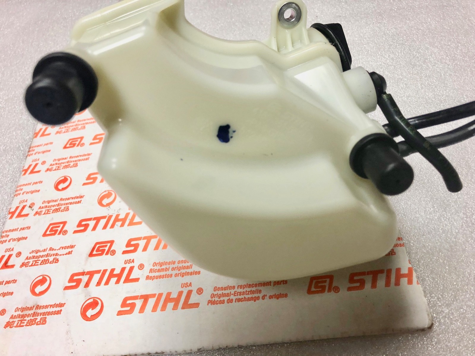 Stihl FS90r,km90r,fs110r,fc90,fs130r,km130r,fs100rx gas tank fuel tank