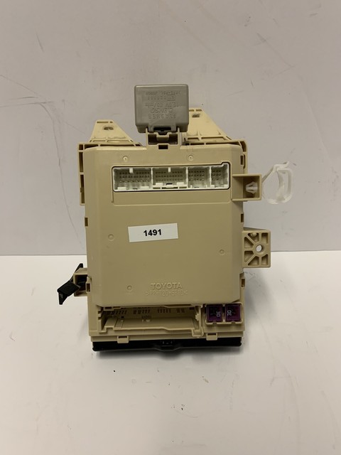 08 09 10 2008 2009 2010 TOYOTA HIGHLANDER UNDER DASH FUSE RELAY BOX OEM