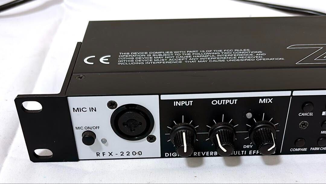 Zoom RFX 2200 digital reverb multi-effector ,w/power cord Zoom RFX 2200 digital reverb multi-effector ,w/power cord