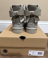 NIB Womens UGG Size 6 Ultra Mini Bailey Leather Bow Boot CBBLG Gray