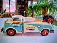 Vintage WYANDOTTE TOYS  Radio Dispatched  TOW TRUCK.  