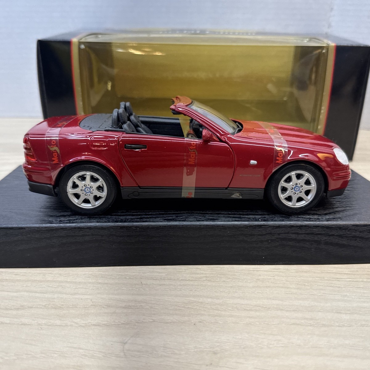 Maisto 1996 Mercedes-Benz SLK 230 1:18 Special Edition #31842 Red