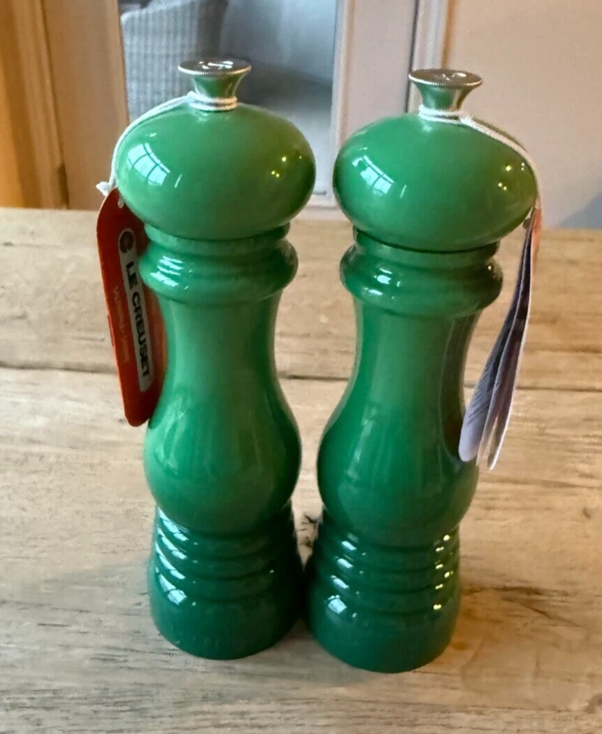 Le Creuset Acrylic Manual Salt & Pepper Mill Set 8 in Bamboo Green NEW NWT