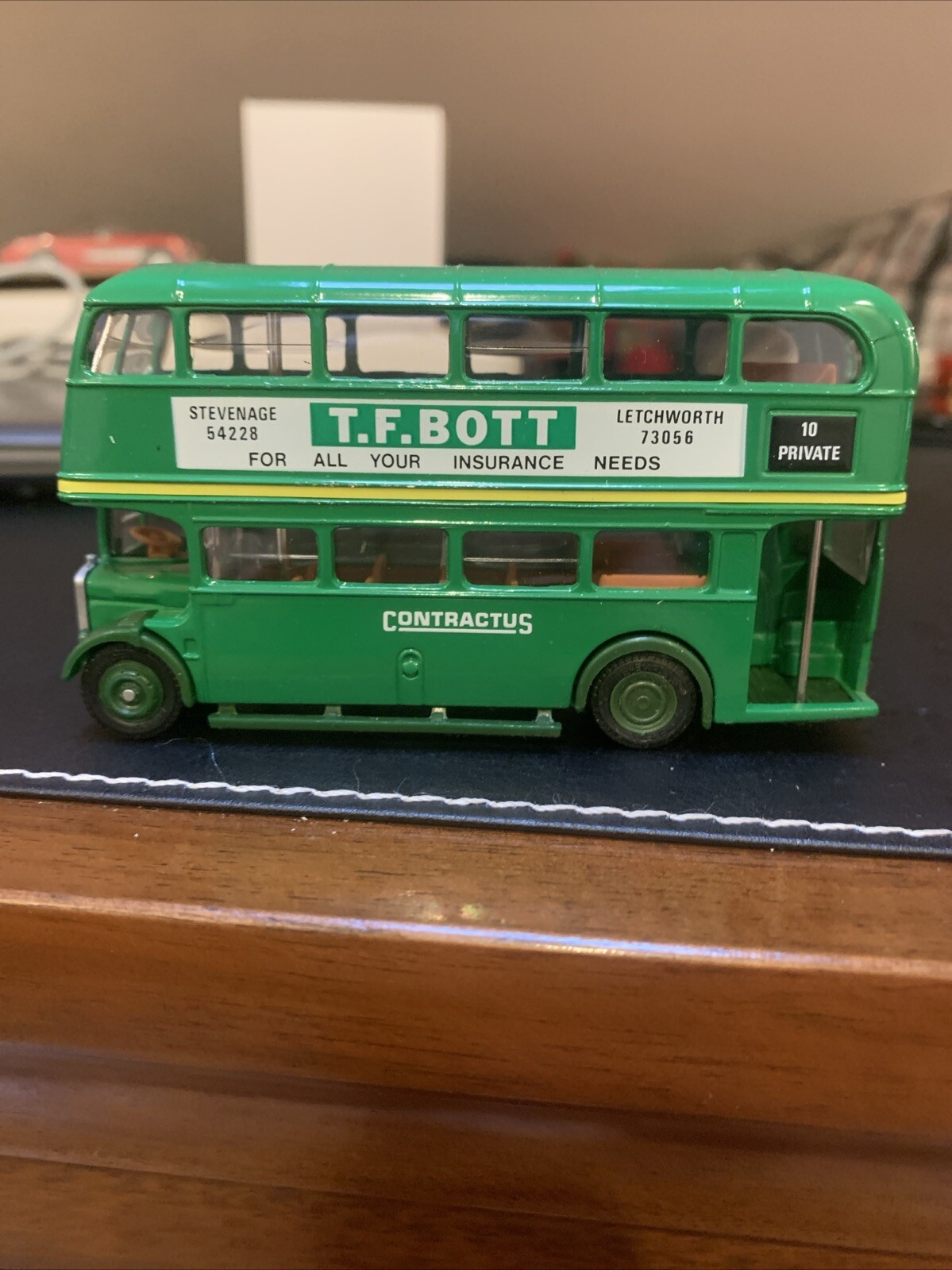 EFE 1/76 Scale Model Bus EFE1703 - RT/RTL T.F.Bott Rte 10 Private
