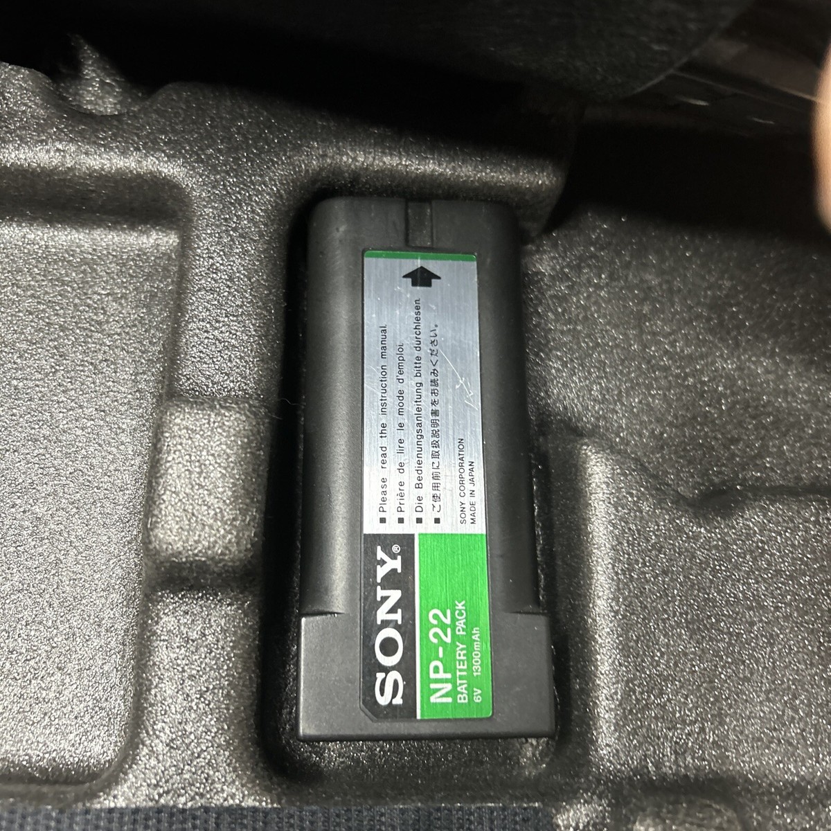 Vintage 1985 Sony CCD-V8 Video 8 Camcorder W/Hard Case No Battery