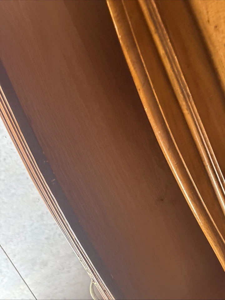 - Pecho de caballero estilo campestre francés roble camila THOMASVILLE Foto 3 de 4