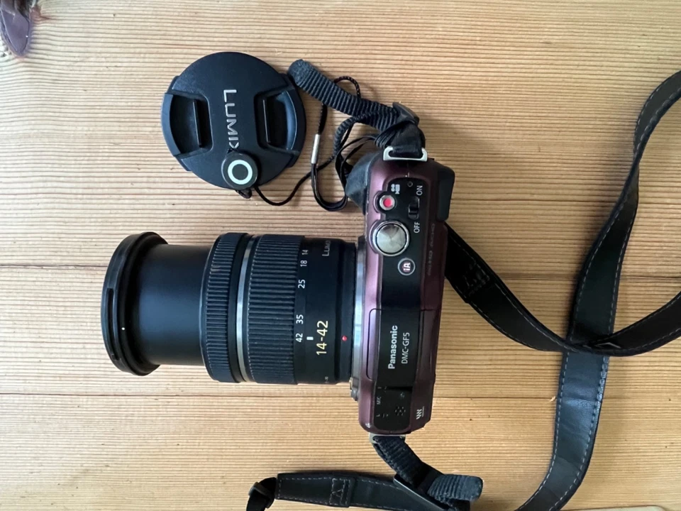 Cámara digital sin espejo Panasonic Lumix DMC-GF5K 12,1 MP y lente de 14-42 mm en caja Foto 2 de 4