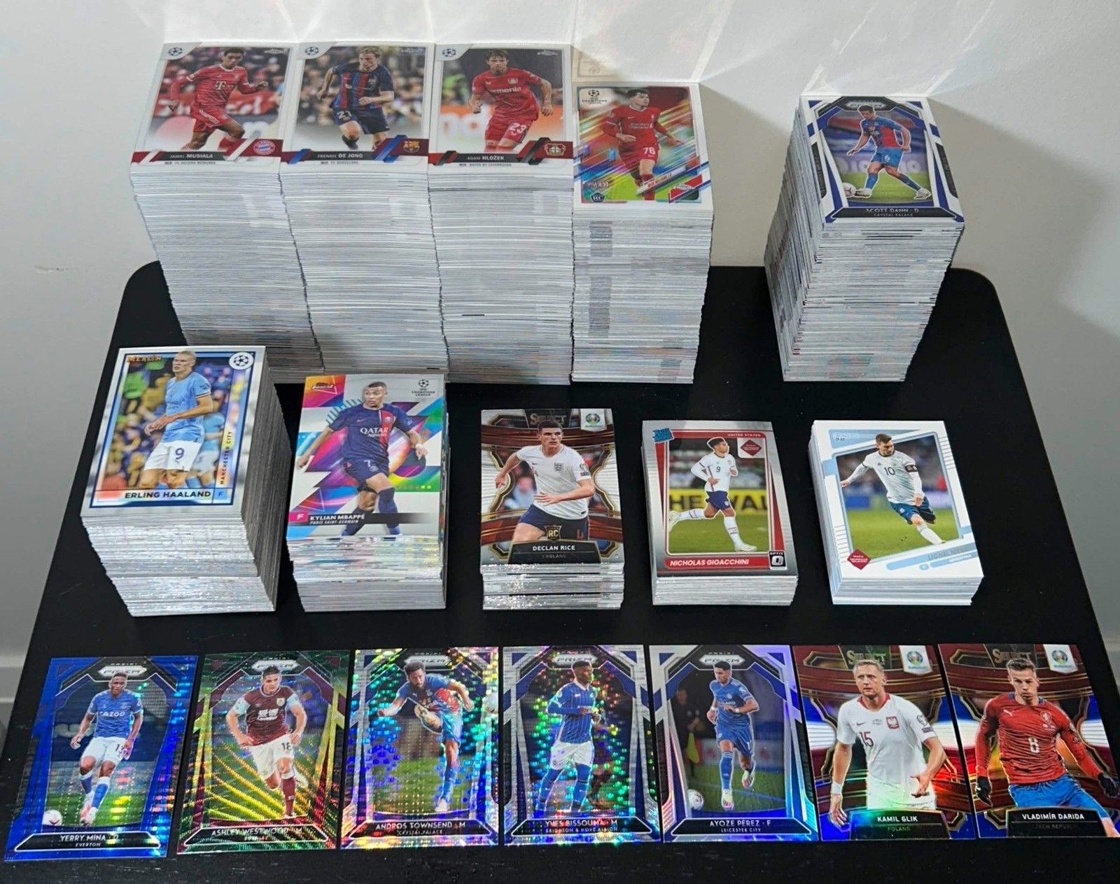 Huge Soccer Lot w/ Rookies & Refractors – 1000+ Total Cards – Chrome, Prizm view 1