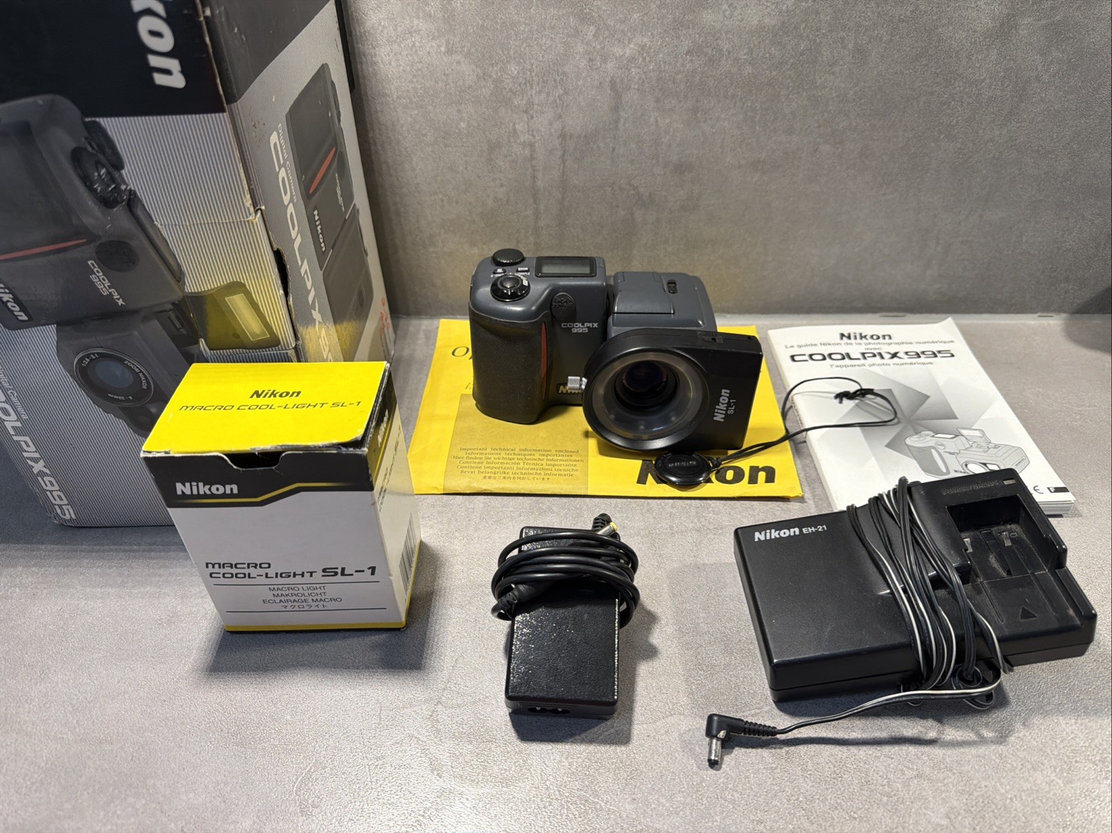 Nikon Coolpix 995 Digital Camera Macro Light