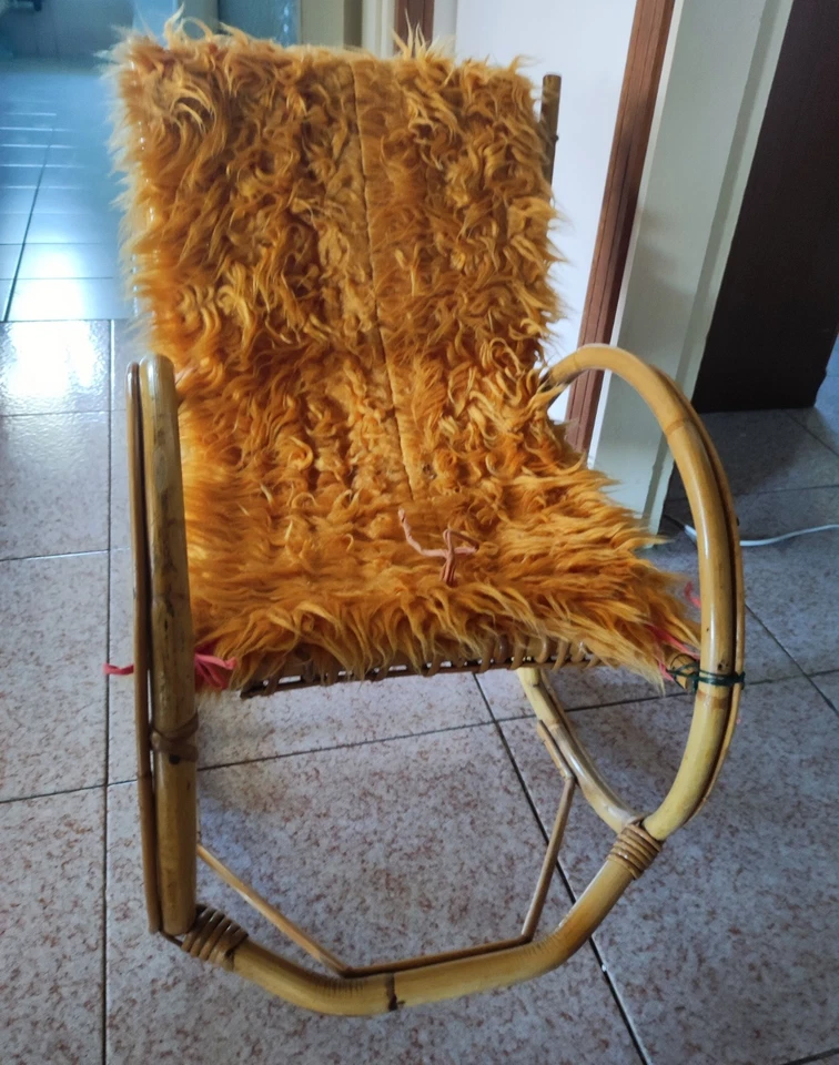 Sedia a dondolo Vintage in Vimini per bambini Anni 70 - Immagine 2 di 3