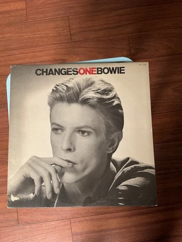David Bowie Changes One Vinyl LP Record APL-1-1732. 1976 Original VG+