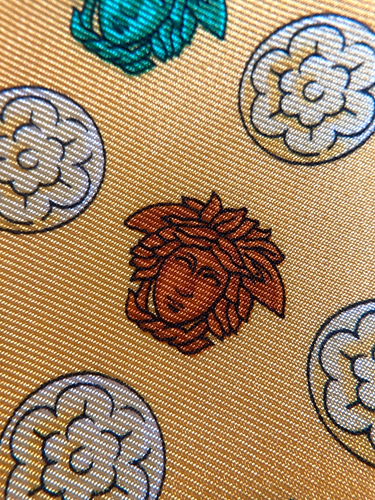 GIANNI VERSACE VINTAGE AÑOS 90 CABEZA DE MEDUSA BARROCA CORBATA CRESTA FLOR AMARILLO ITALIA - Imagen 5 de 16