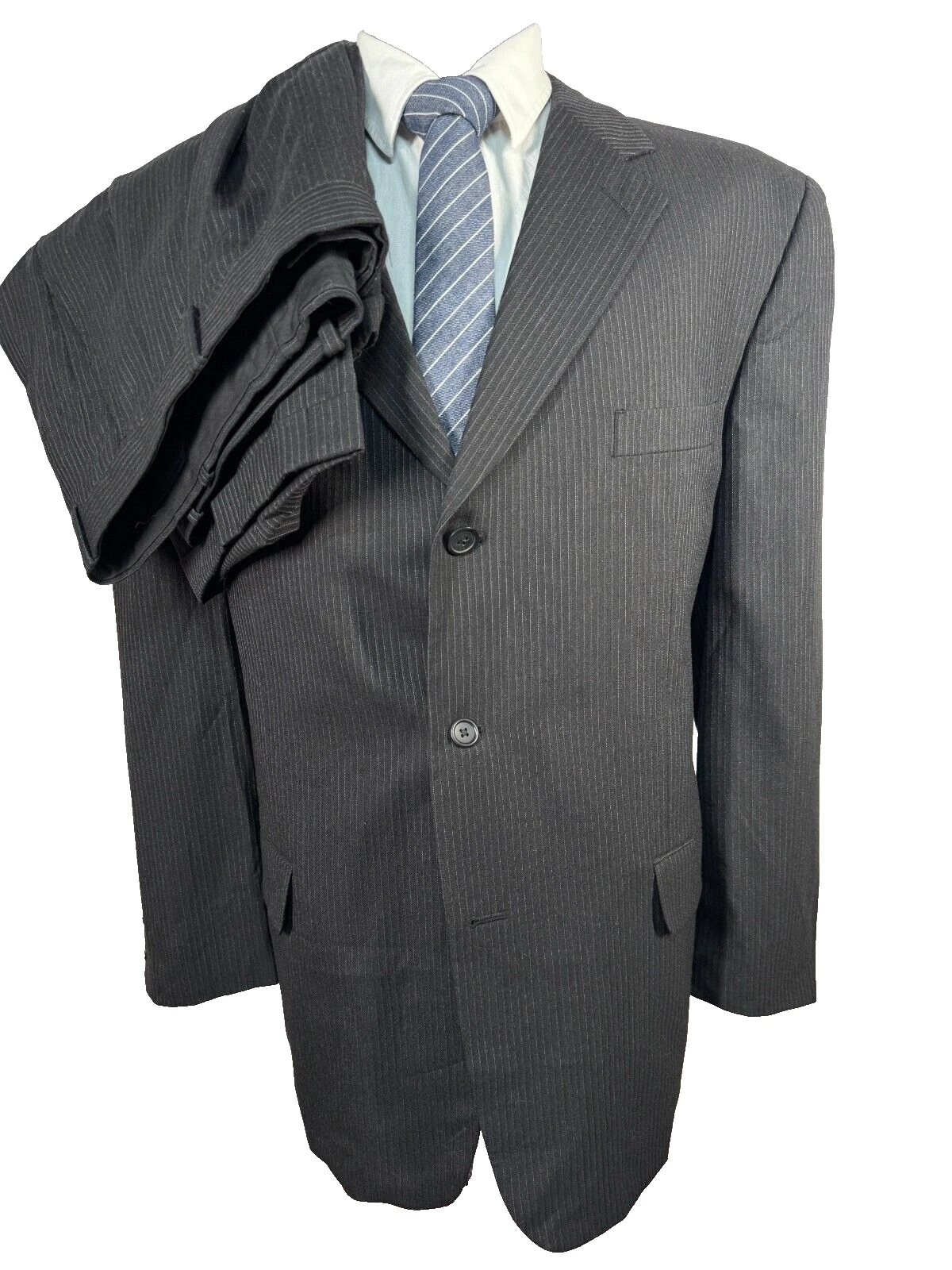 VERSINI Mens Black Pinstripe Wool Classic Fit 2 Pc Suit 46R Jacket 42x30 Pant
Opens in a new window