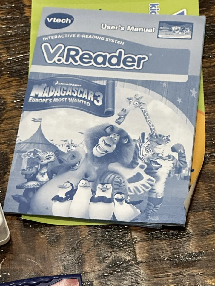 VTech V.reader Learning Madagascar 3 Europes Most Wanted & Chuggington - NEW - Image 3 of 4