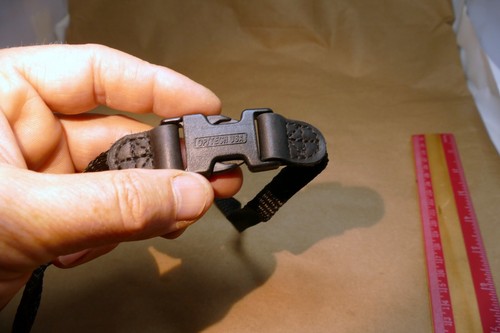 Optech USA Snap on clips for Mamiya C33 C330 Strap Neck Shoulder RB67 - Picture 6 of 8