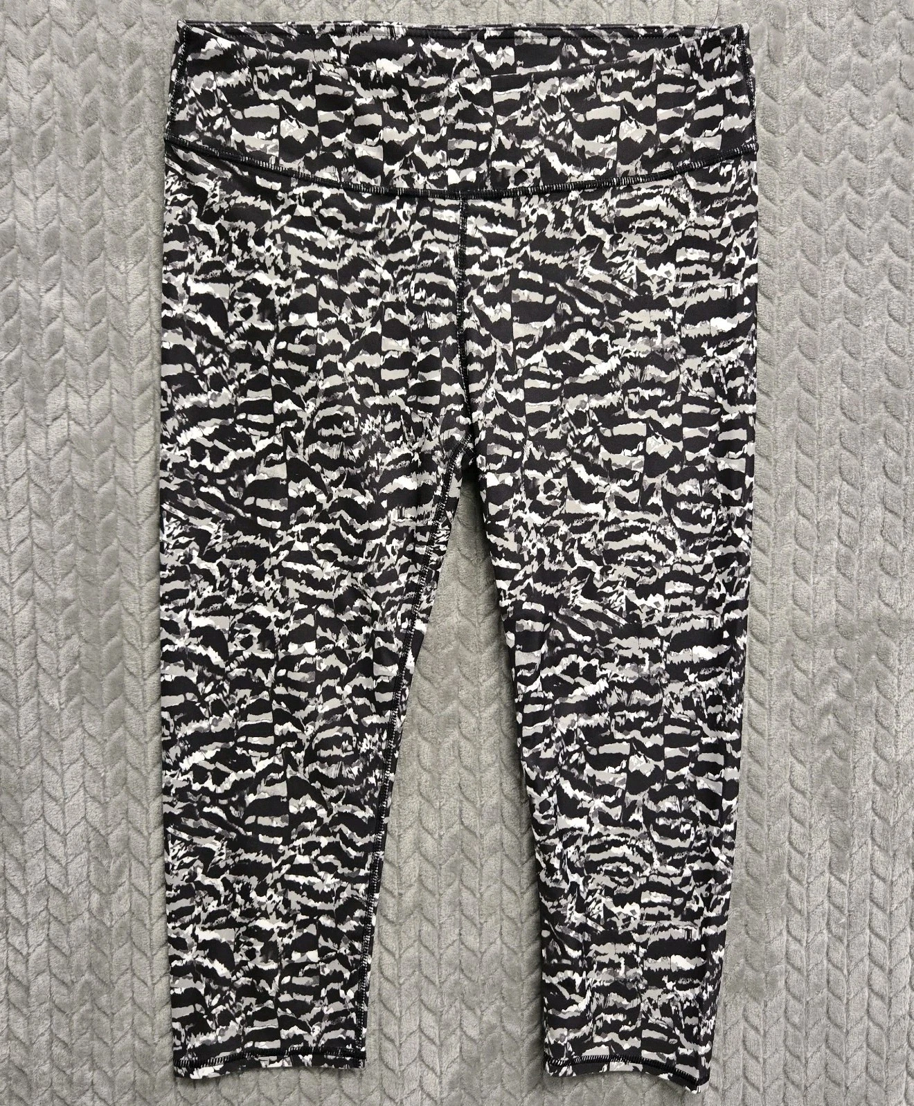 fabletics caspia define powerhold mid-rise static leggings