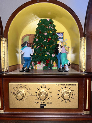 Mr. Christmas Animated Retro Music Radio 1950s Dancing Couples