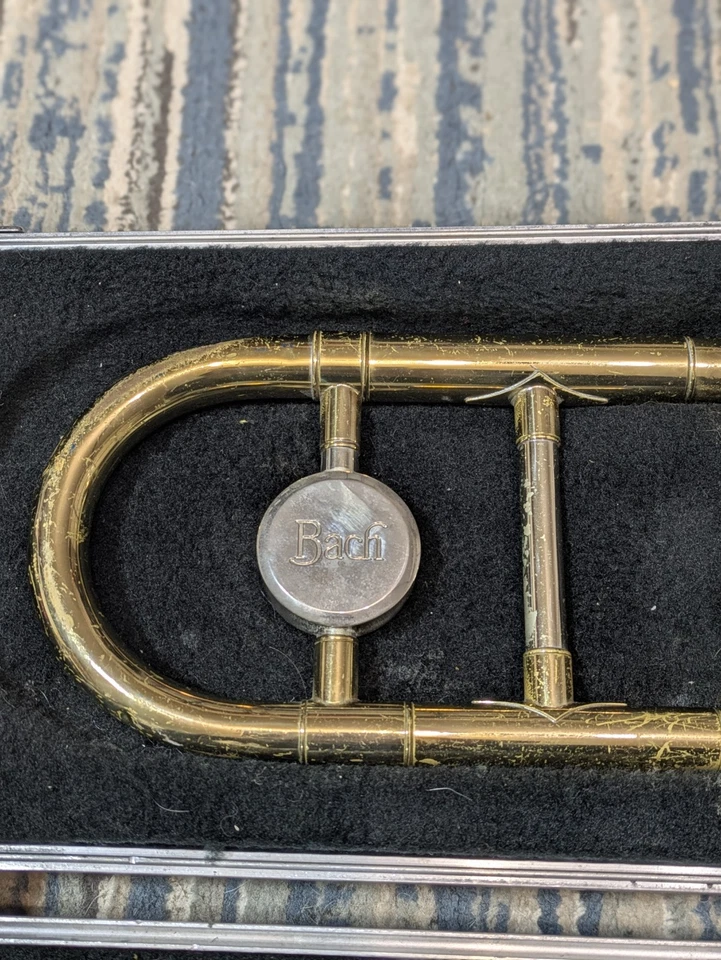 Винтажный тромбон Bach в жестком футляре Yamaha — находка для недвижимости — музыкальный инструмент  - Изображение 2 из 4