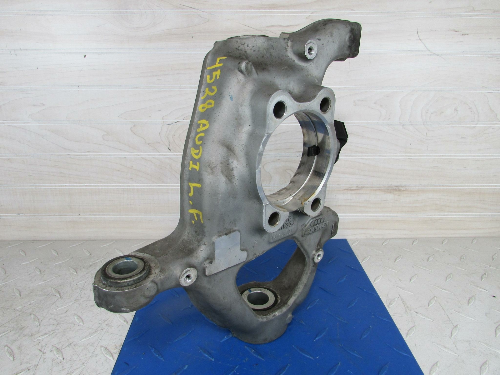 2017 2018 Audi R8 - OEM LH Left Front Steering Knuckle Suspension 4S0407245B