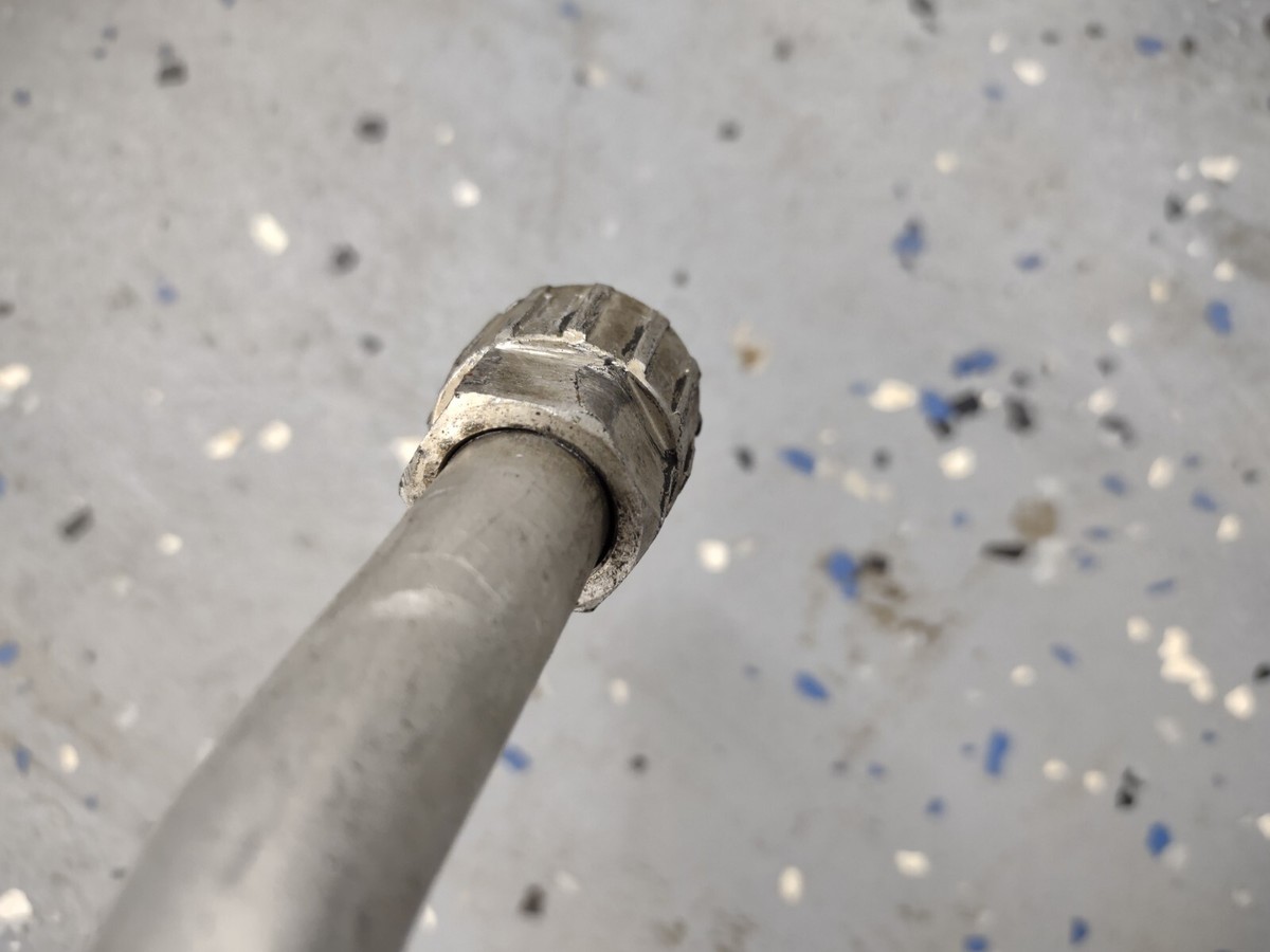 84-89 Nissan 300zx Z31 OEM 92485 01P01 AC Low Side Pipe Yokohama