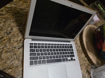 Apple MacBook Air 13-inch 2017 Intel Core i7 8GB 256GB SSD Silver macOS Monterey