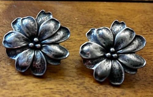 RARE AND HTF JAMES AVERY RETIRED FLORAL CLIP-ON EARRINGS