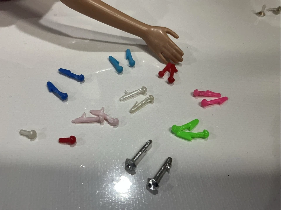 Anillos y pendientes de joyería Barbie años 80 de colección arco iris rosa verde rojo plata 8 anillos Pr.2 Foto 2 de 2