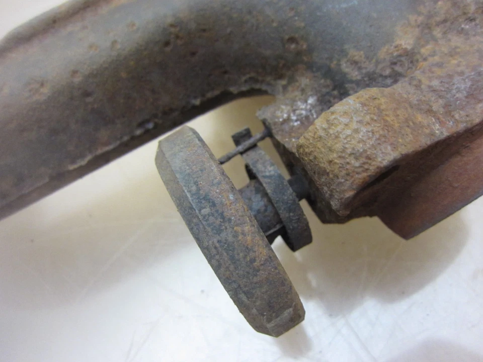 Dodge Dart Plymouth Duster Demon 1973 340 colector de escape del lado del pasajero Foto 2 de 4