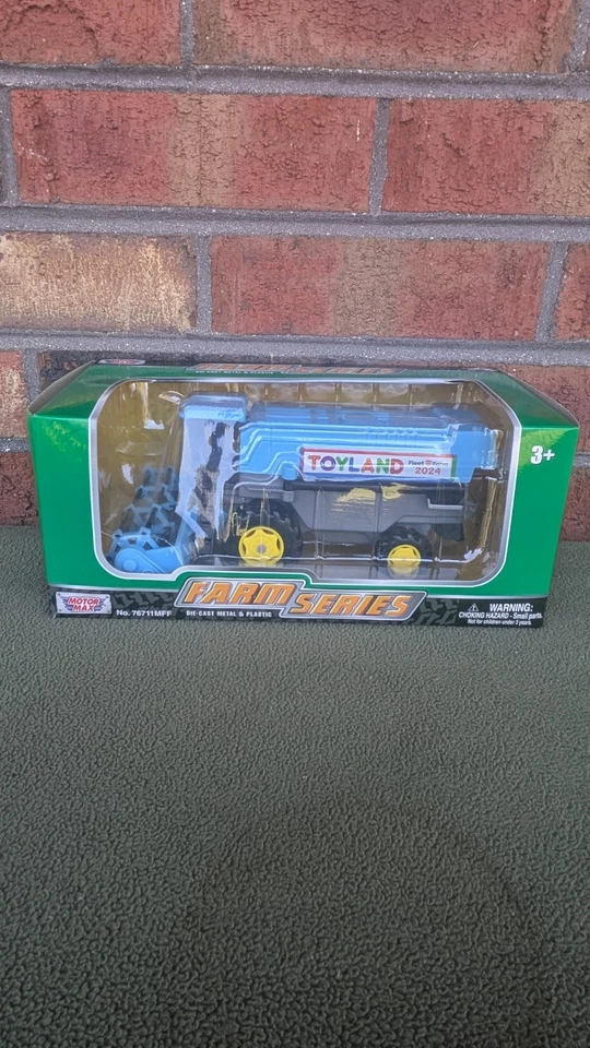 Fleet Farm 2024 Toyland Farm Series Combine Harvester Die Cast Metal NIB - Image 4 of 4