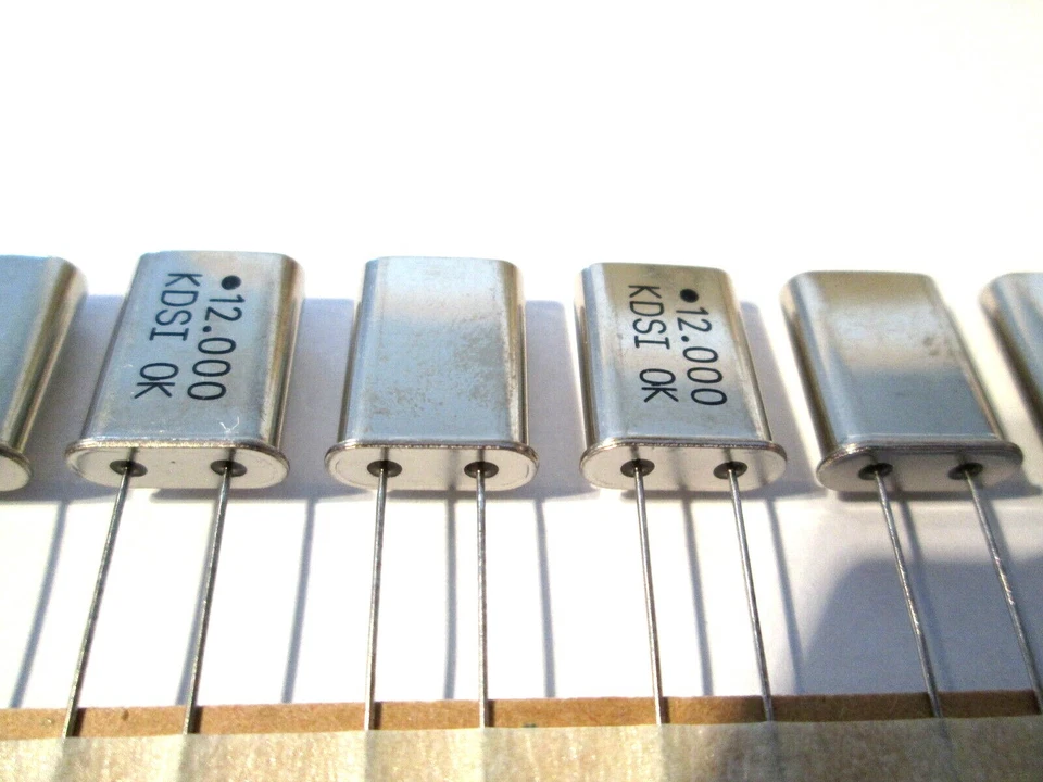 12 MHz, cuarzo, HC49/U, cableado, KDS Daishinku Corp., en correa, 10 unidades Foto 2 de 2
