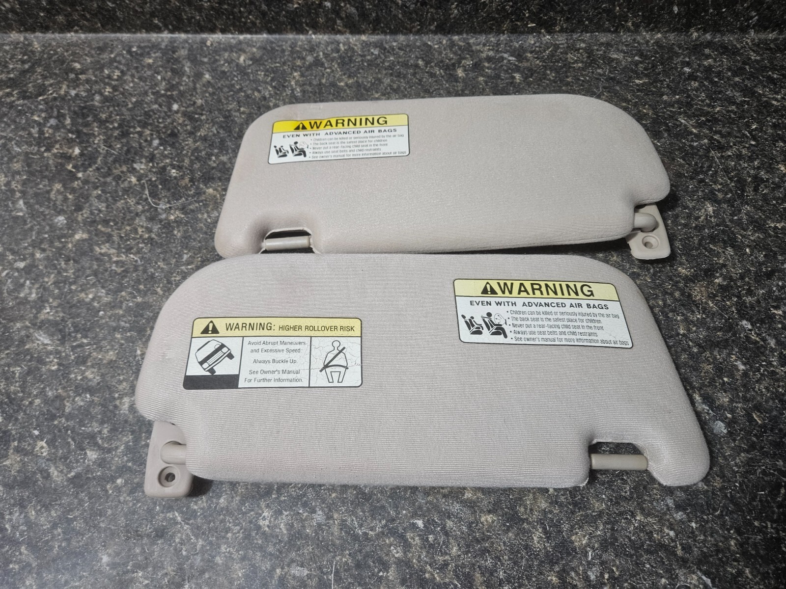 05 10 Kia Sportage Sun Visor Shades Dual Vanity Extendable Pair Tan