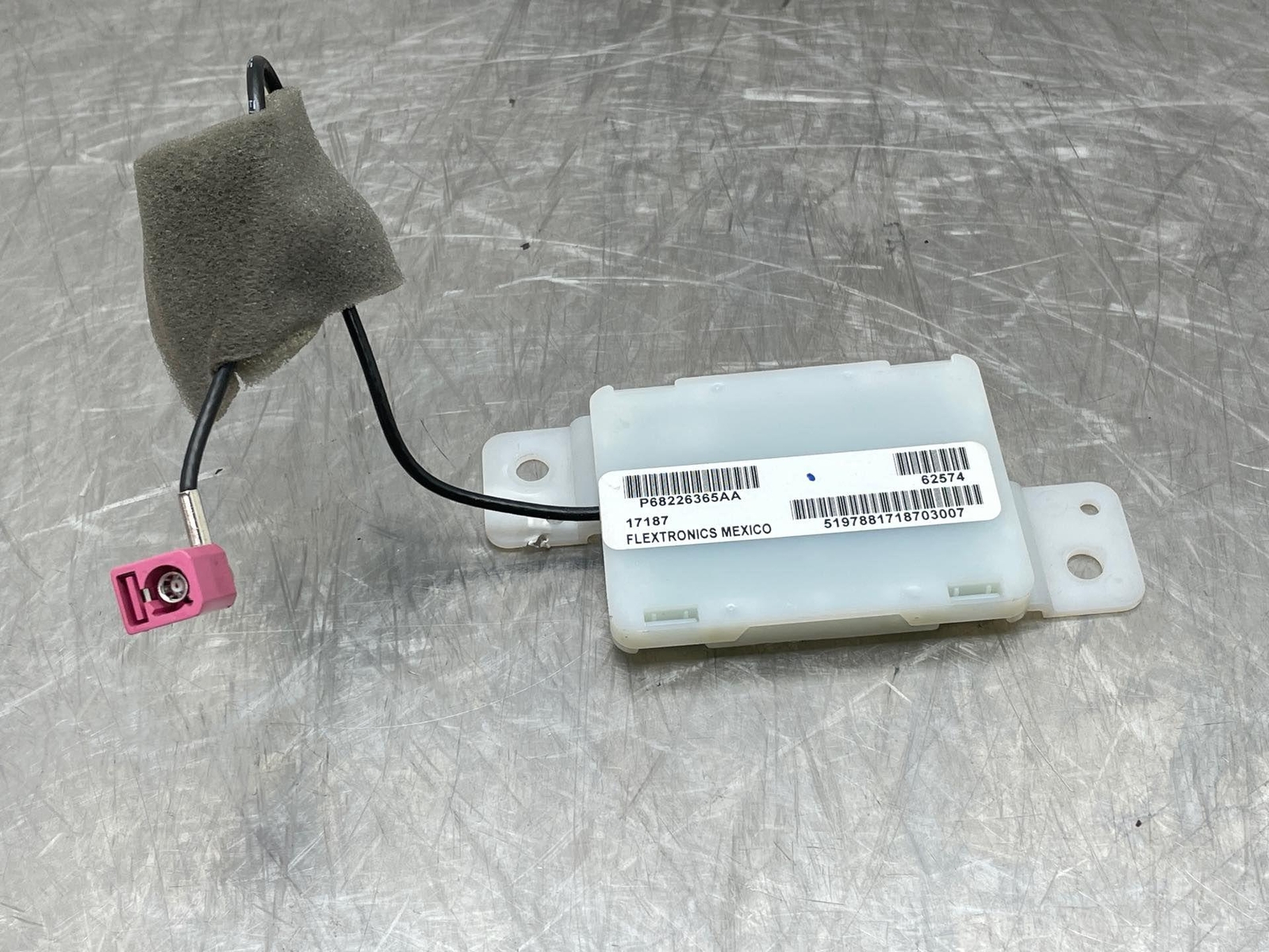 2019 Maserati Levante OEM Smart Keyless Entry Antenna Control Module 68226365AA