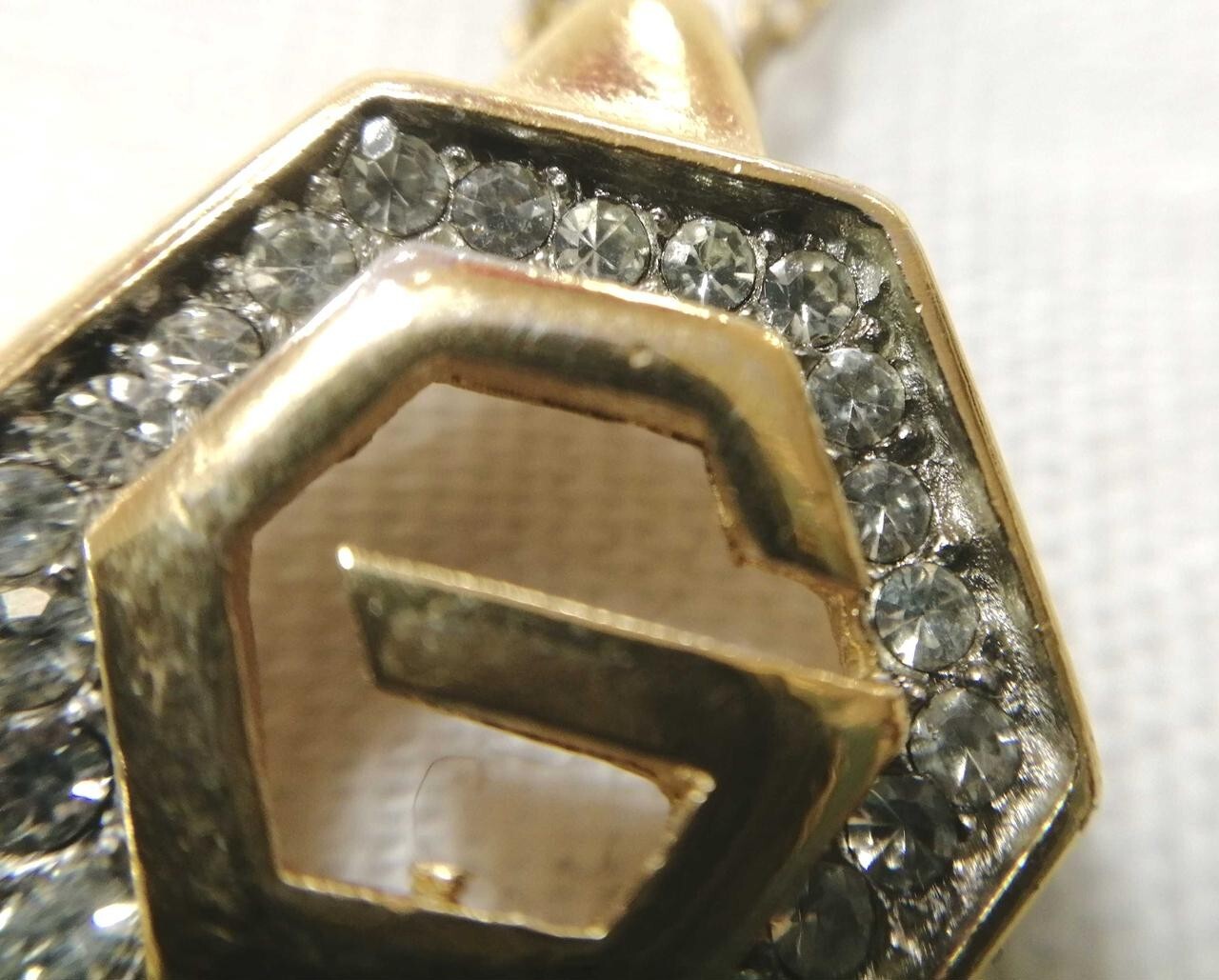 GIVENCHY Hexagonal Top Pendant Chain Necklace G L… - image 4