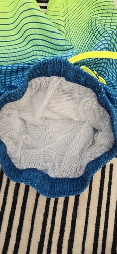 Under Armour Boys Neon Swim Shorts Size Medium M Drawstring Mesh Worn Once! EUC! - Picture 2 of 5