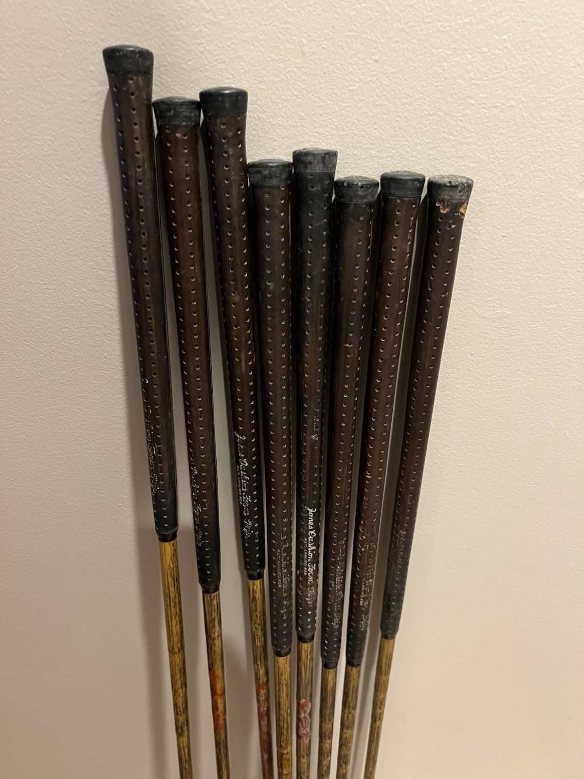 как выглядит Vintage Spalding Robert T Jones Jr Registered Tournament Model Irons 2-9 RH Set фото